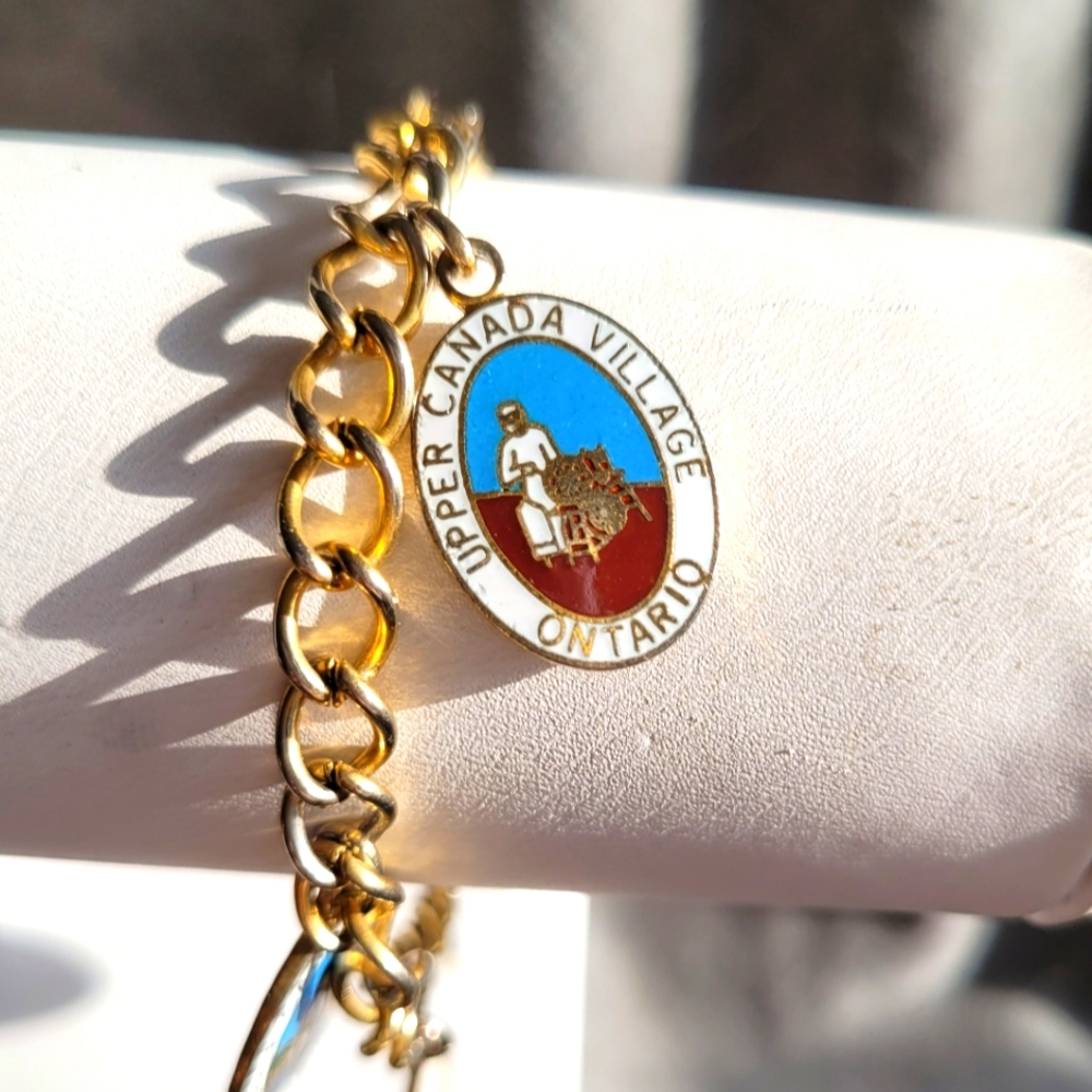 🌼2/$12 Vintage souvenir Upper Canada Village charm bracelet GUC